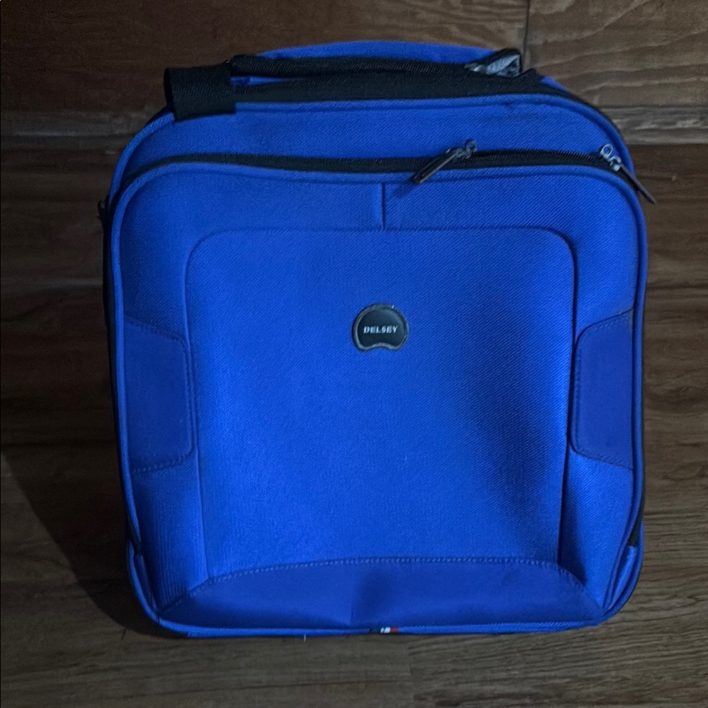 else Blue Travel Bag with Modern Design